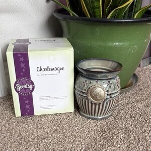 Scentsy Charlemagne Warmer in Green and Cream Glaze